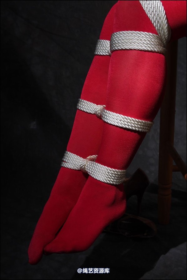 simplytied - She wanted to wear red tights 第 41 张图片