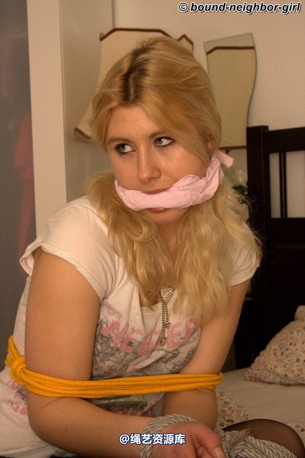 bound-neighbor-girl - Melody - Tied up on her bed 第 39 张图片