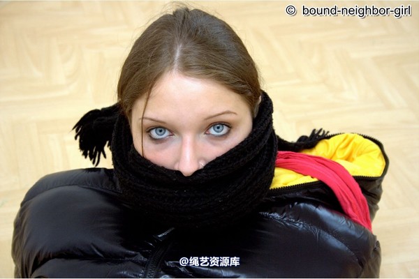 bound-neighbor-girl - Tanja tied in winter jacket 第 3 张图片