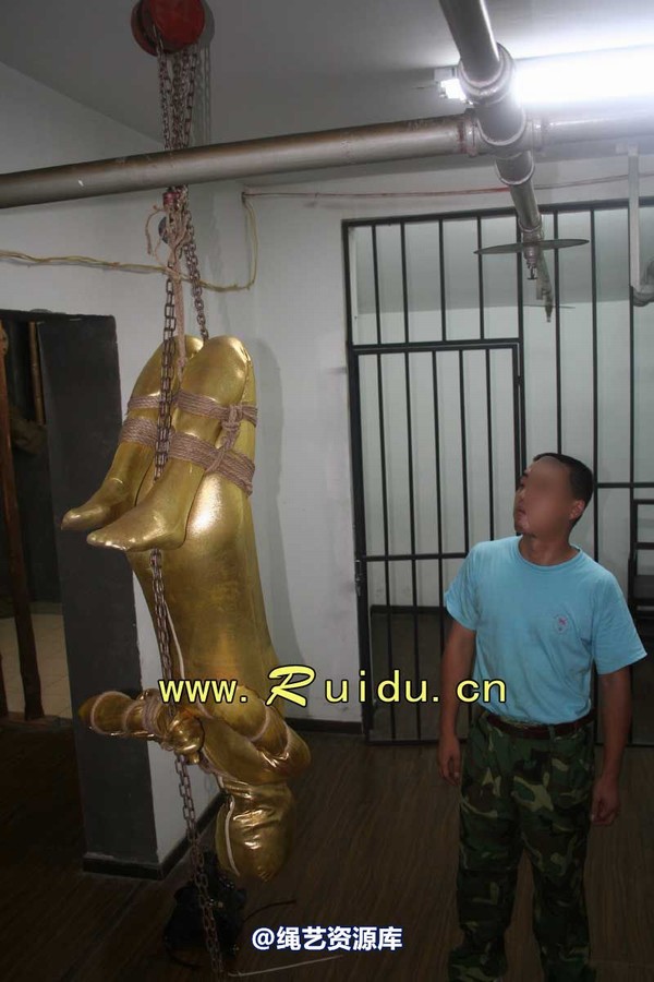 锐度主张 - 20070921第34期 影片胶衣紧缚悬吊图片 第 186 张图片