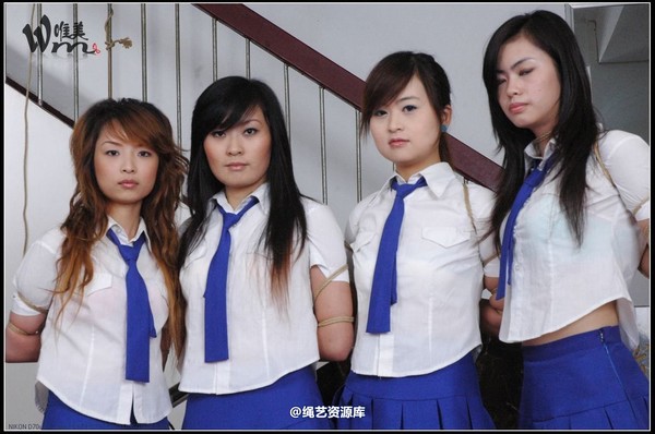 唯美之家 - 2008-09-24制服群绑 第 245 张图片