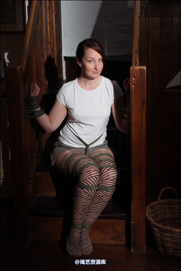 simplytied - SammieB Stair tied 第 12 张图片