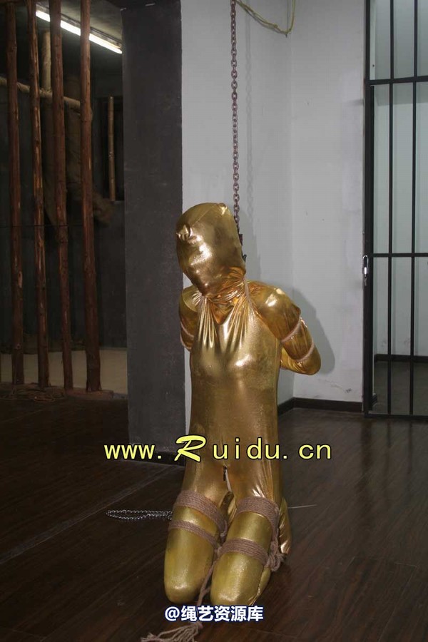 锐度主张 - 20070921第34期 影片胶衣紧缚悬吊图片 第 48 张图片