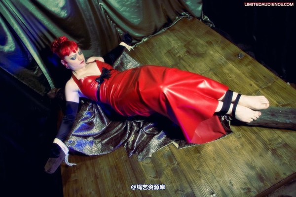 limitedaudience - 2009 raevan bound to a cross 第 16 张图片
