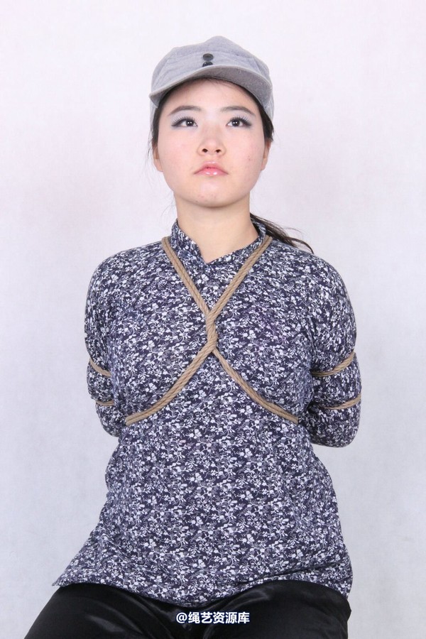 胜景山庄 - 228-女游击队被绑 第 3 张图片