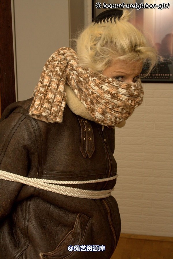 bound-neighbor-girl - Elena - Tied at office 第 36 张图片