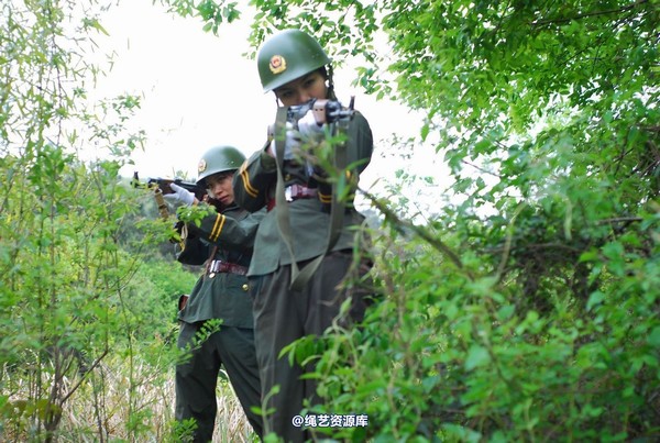唯美之家 - 外拍军装三模特 第 203 张图片