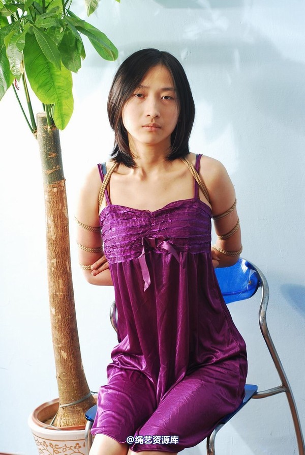 唯美之家 - 白雪试服装6 第 2 张图片