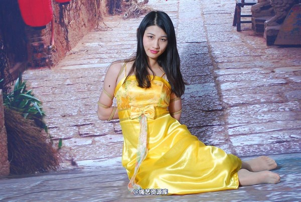 唯美之家 - 新模萧萧黄礼服 第 70 张图片