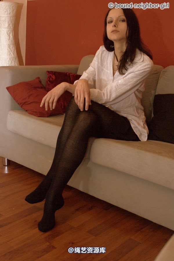 bound-neighbor-girl - Tanja - At home tied up 1 第 4 张图片