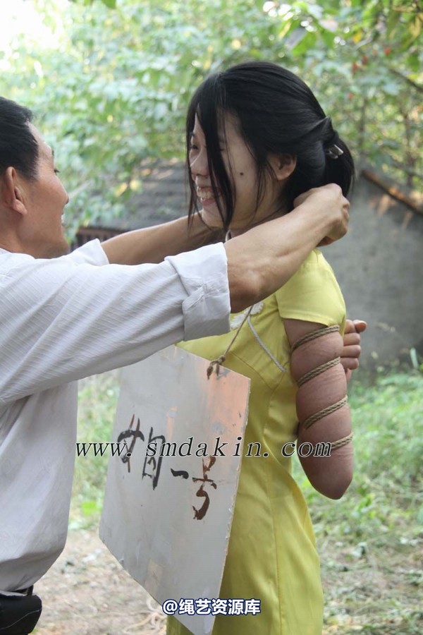 锐度主张 - 第六届锦绣江南-黄旗袍五花挂牌模特：玲玲 第 34 张图片
