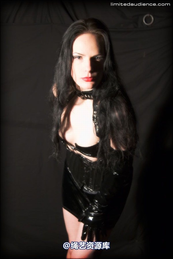 limitedaudience - 2007 rebekka raynor dominatrix bound 第 3 张图片