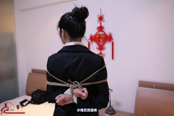红豆的天空 - 会员水域约拍作品分享 黑西装 第 8 张图片