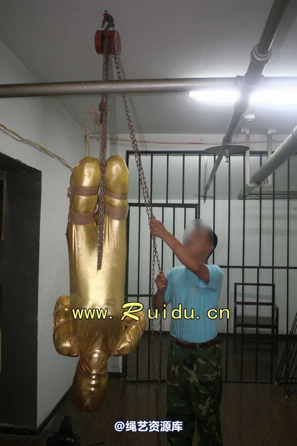 锐度主张 - 20070921第34期 影片胶衣紧缚悬吊图片 第 194 张图片
