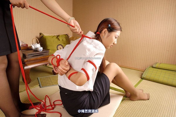 丽柜美束 - 2005-08-16 第 24 张图片
