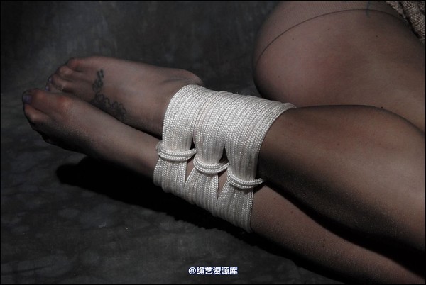 simplytied - RR in jumper and tights 第 37 张图片