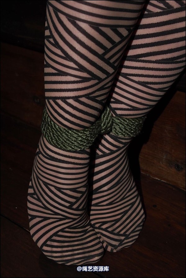 simplytied - SammieB Stair tied 第 35 张图片