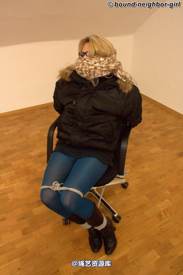 bound-neighbor-girl - Julia - Tied up in the office 1 第 25 张图片