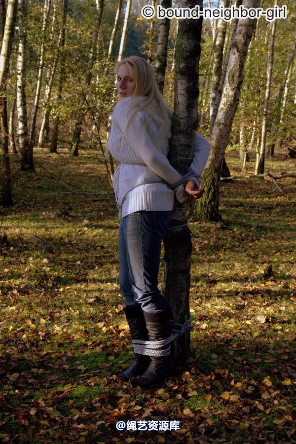 bound-neighbor-girl - Bambi - Tied up in the autumn woods Part 1 第 40 张图片