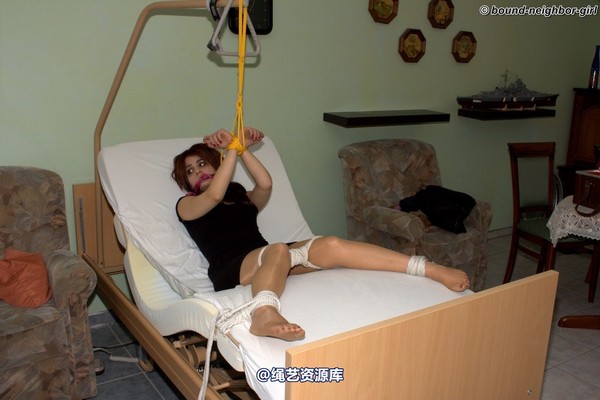 bound-neighbor-girl - Nina A - Tied to the bed 2 第 23 张图片