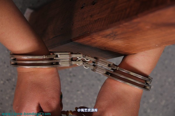 girlsinsteel - Multiple handcuffed at the beam 第 68 张图片