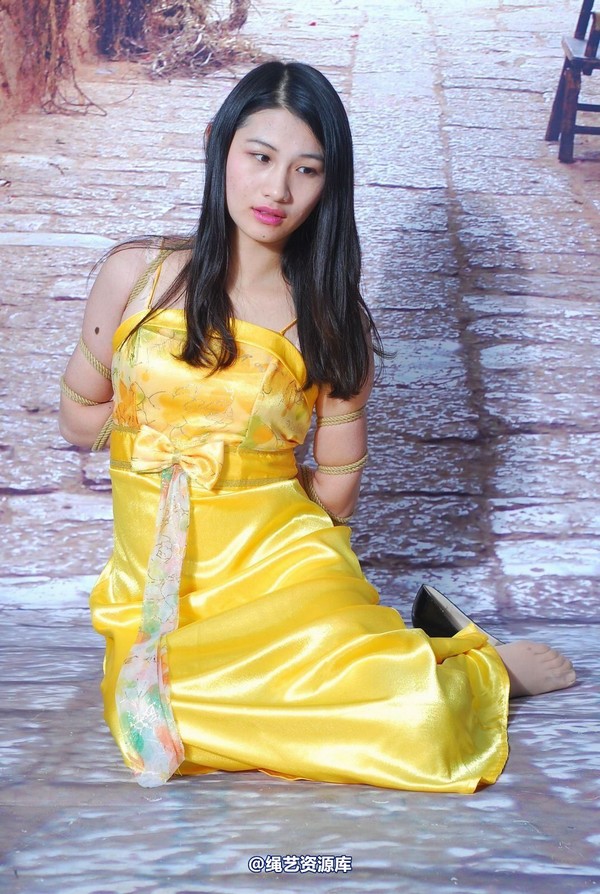 唯美之家 - 新模萧萧黄礼服 第 49 张图片