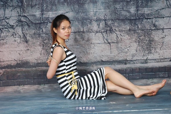 唯美之家 - 梦洁条纹裙 第 10 张图片