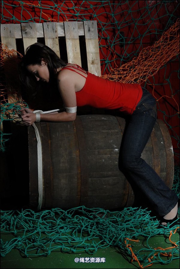 simplytied - Jinx caught over a barrel 第 7 张图片