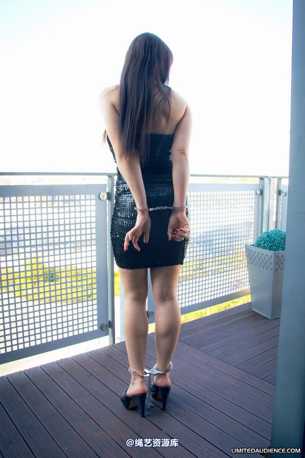 limitedaudience - 2011 sapphire handcuffed on balcony 第 31 张图片