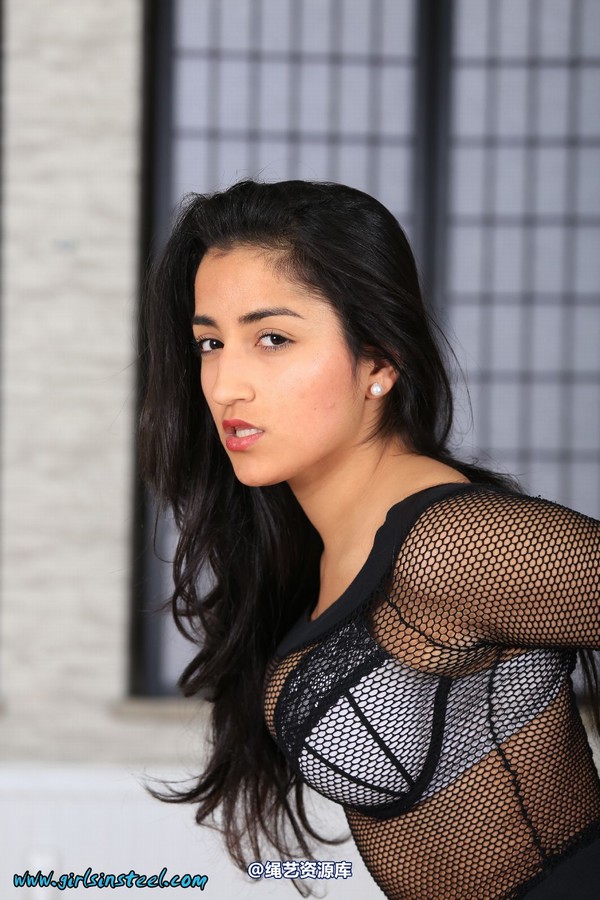 girlsinsteel - New model wants to be cuffed 第 73 张图片