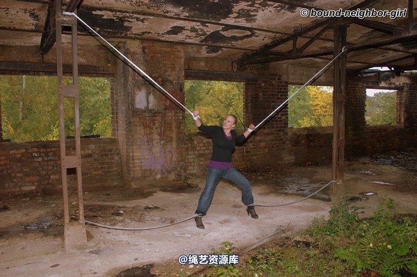 bound-neighbor-girl - Peggy - surprise in the ruins part 3 第 15 张图片