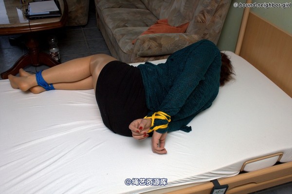 bound-neighbor-girl - Nina A - Tied to the bed 1 第 14 张图片
