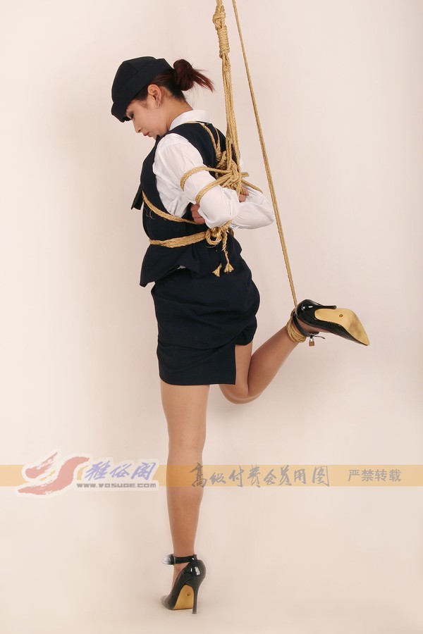 雅俗阁 - 20060404雅思空姐吊绑 第 219 张图片