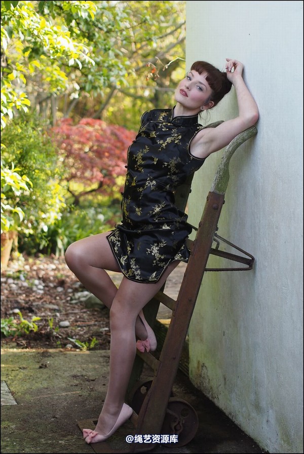 simplytied - RR on her trolly 第 5 张图片