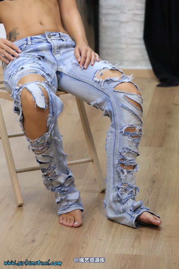 girlsinsteel - Hot jeans girl cuffed on a chair 第 17 张图片
