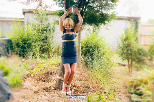 limitedaudience - 2015 kimmy louise up against a tree 2 第 9 张图片