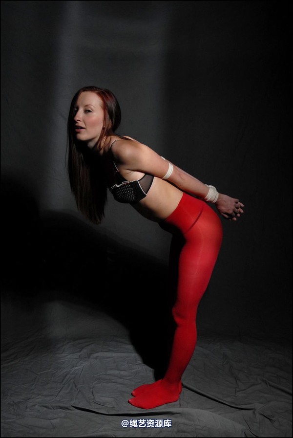 simplytied - Sophia in red 第 13 张图片