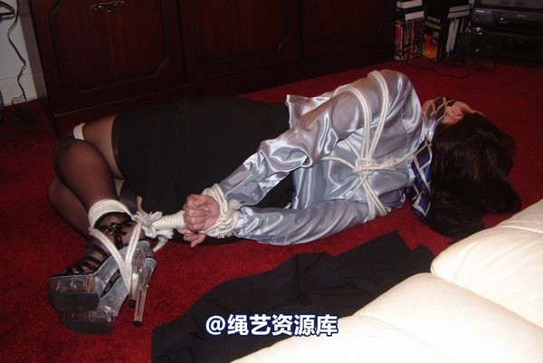 bondagebob - Jessica Hogtied Secretary 2 第 2 张图片