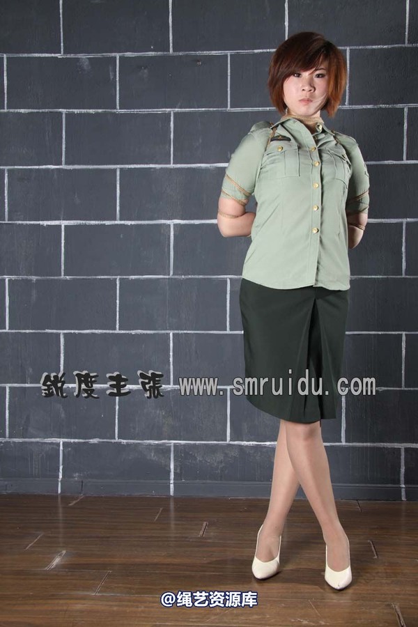 锐度主张 - 军服五花绑模特：瑶瑶 第 47 张图片