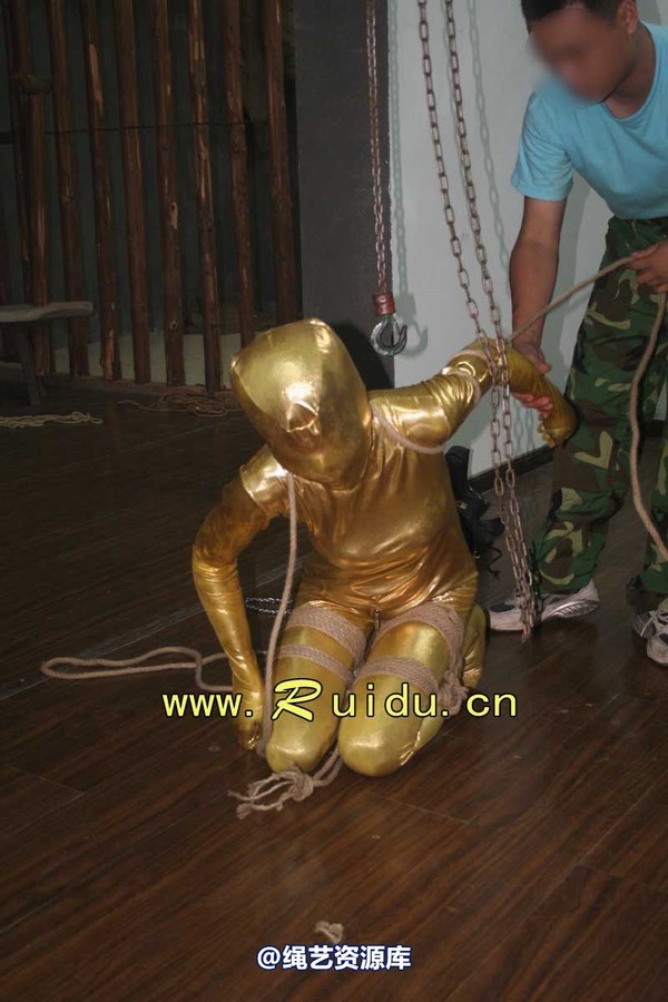 锐度主张 - 20070928第35期 影片胶衣紧缚悬吊图片 第 150 张图片