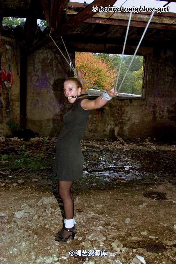 bound-neighbor-girl - Peggy - surprise in the ruins part 2 第 49 张图片