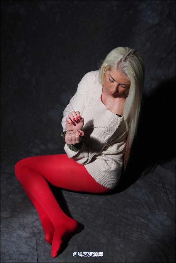 simplytied - Blonde in red tights 第 11 张图片