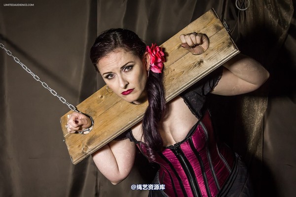 limitedaudience - 2014 caroline pierce in stocks 第 4 张图片