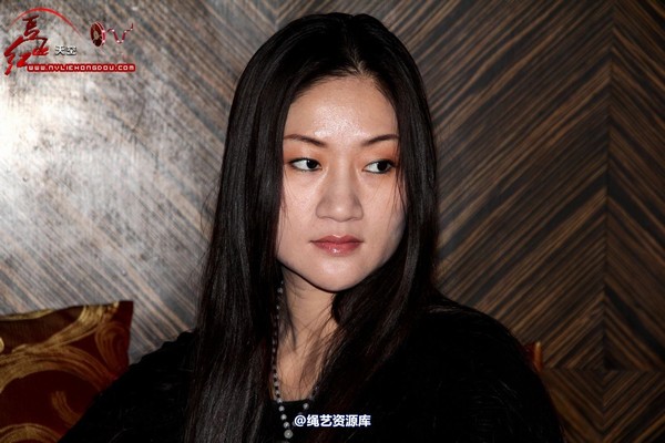 红豆的天空 - 黑衣连短裙 第 2 张图片