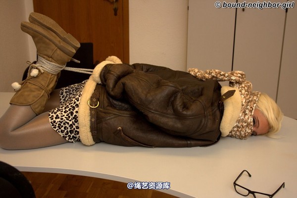 bound-neighbor-girl - Marenka - In winter jacket tied 2 第 47 张图片