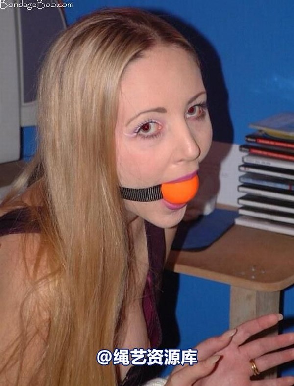 bondagebob - Chanta Rose Bound at her computer 第 28 张图片