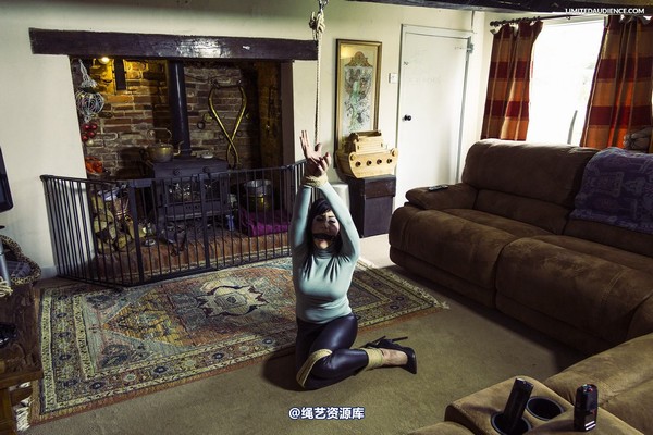 limitedaudience - 2013 nyxon powerless 第 1 张图片