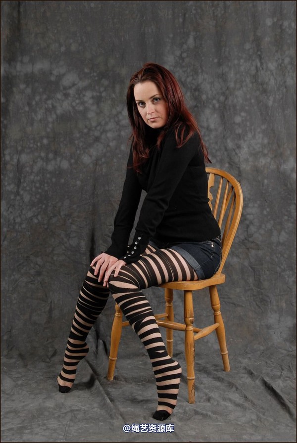 simplytied - Jinx in bondage tights 第 4 张图片