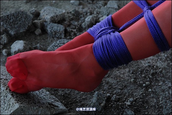 simplytied - More red tights in the Sun 第 34 张图片