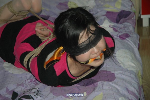 唯美之家 - 2010-12-29雪儿挣扎逃脱。 第 10 张图片